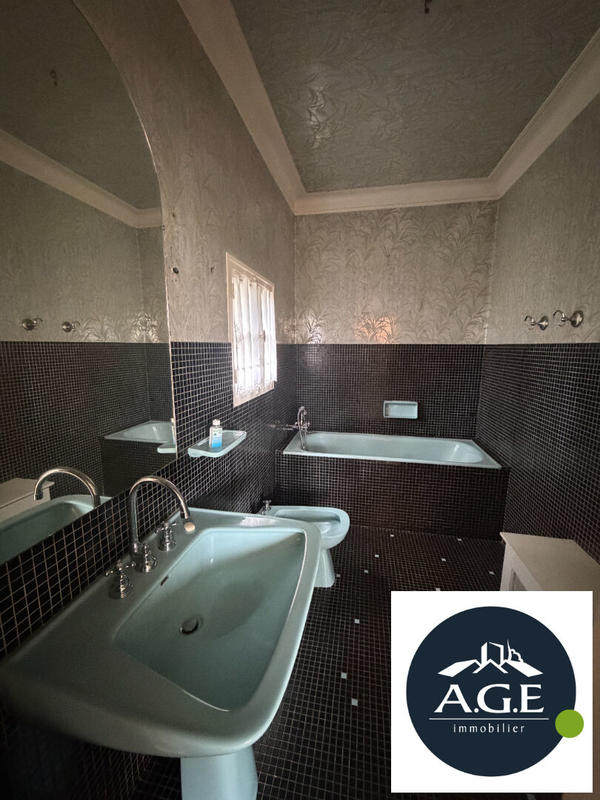 Demeure - 406 m² - 18 pièces