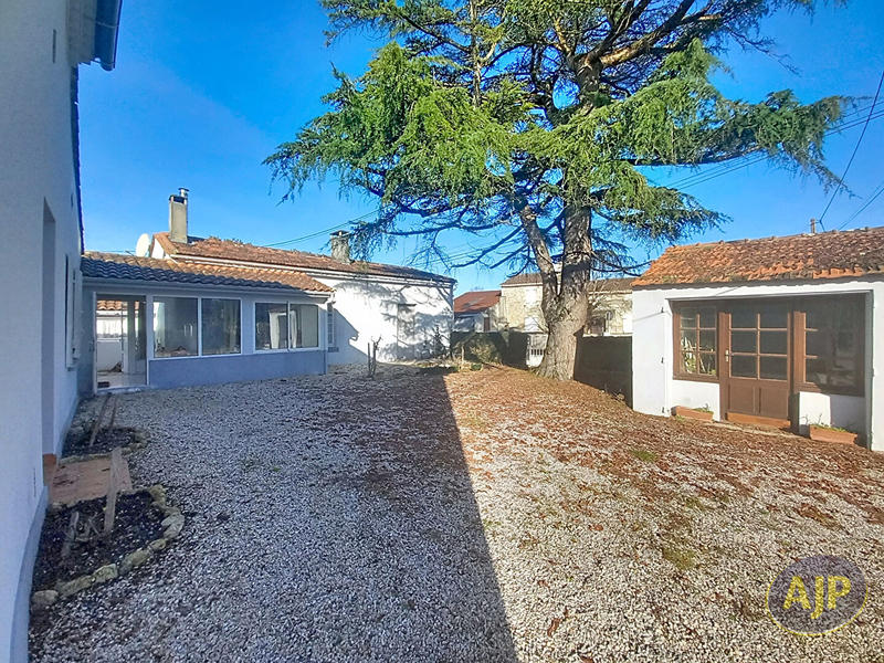 Maison - 141 m² - 6 pièces