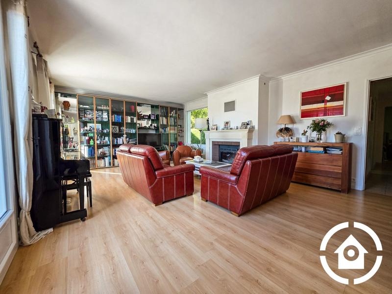 Maison - 212 m² - 8 pièces