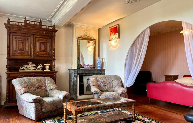 Maison - 253 m² - 14 pièces