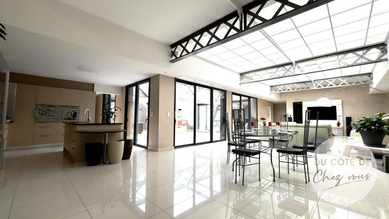 Maison - 295 m² - 8 pièces