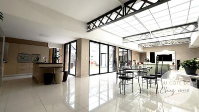 Maison - 295 m² - 8 pièces