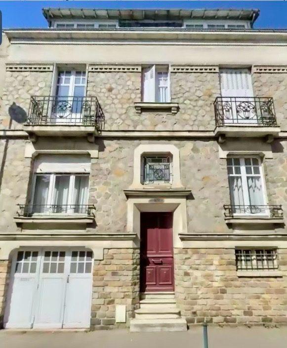 Maison - 230 m² - 8 pièces