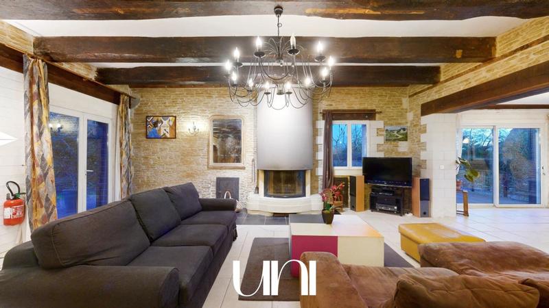 Maison - 630 m² - 30 pièces