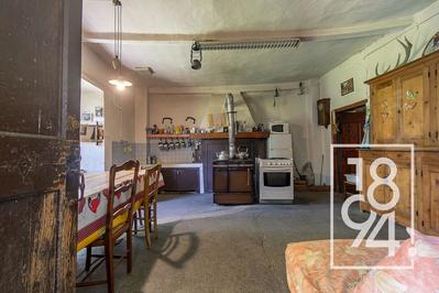 Maison - 300 m² - 4 pièces