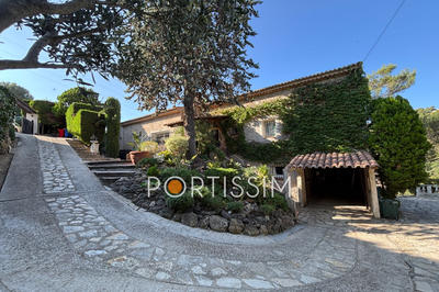 Maison - 275 m² - 8 pièces