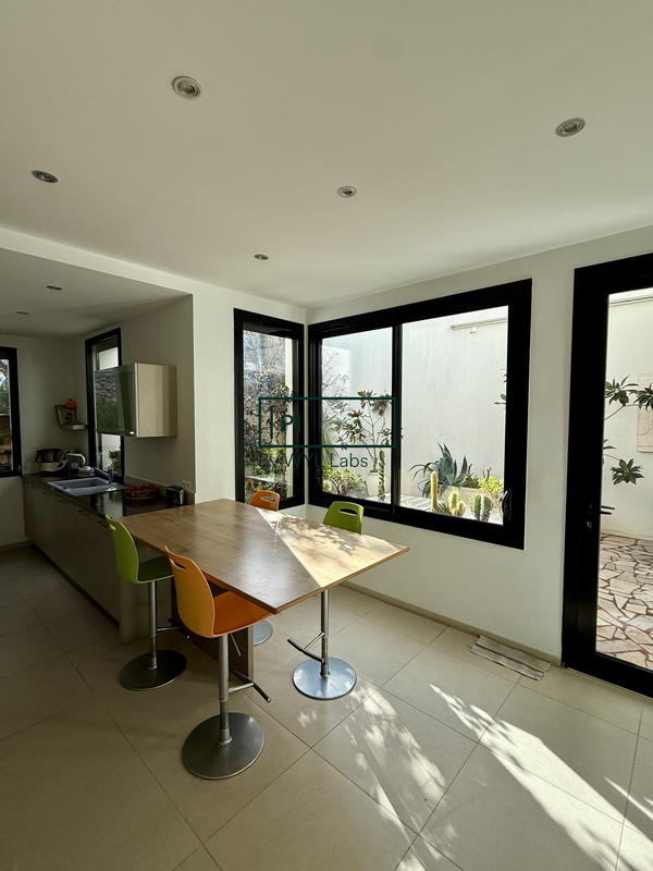 Maison - 346 m² - 8 pièces