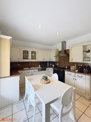 Maison - 176 m² - 8 pièces