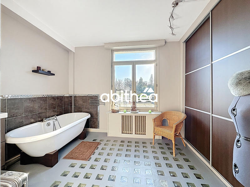 Maison - 224 m² - 6 pièces