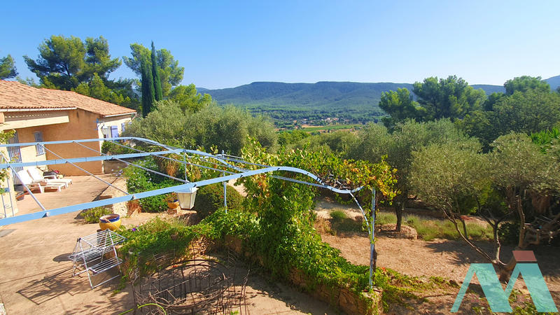 Maison - 198 m² - 7 pièces