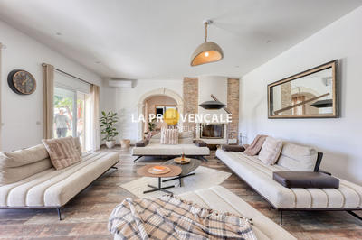 Maison - 250 m² - 6 pièces