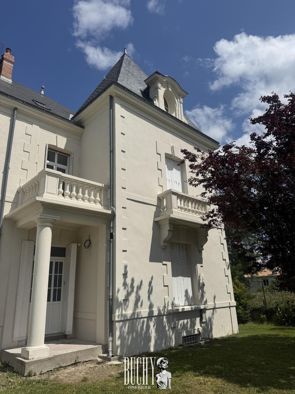 Maison - 338 m² - 12 pièces