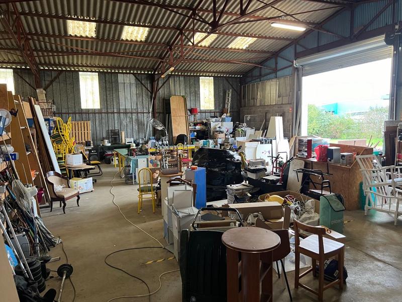 Local commercial - 1 300 m²