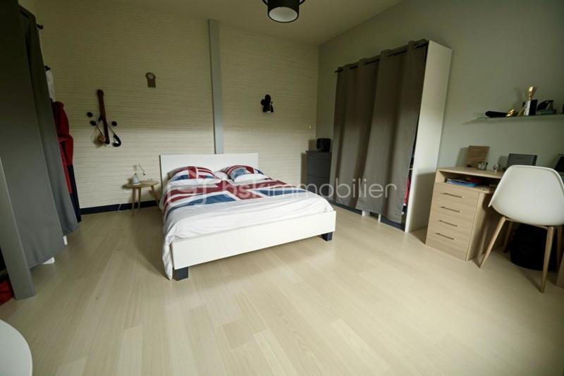 Maison - 205 m² - 9 pièces