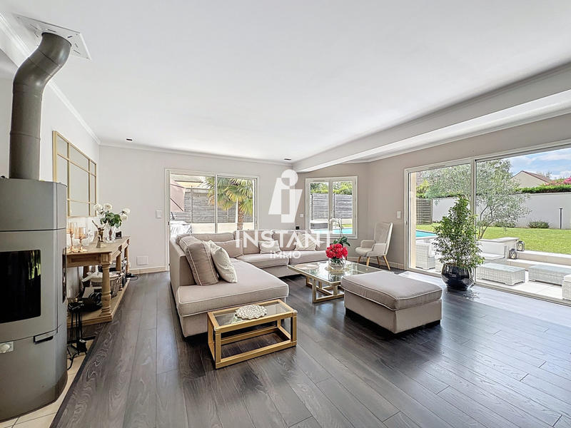 Villa - 238 m² - 9 pièces