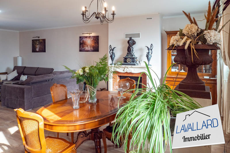 Maison - 205 m² - 9 pièces