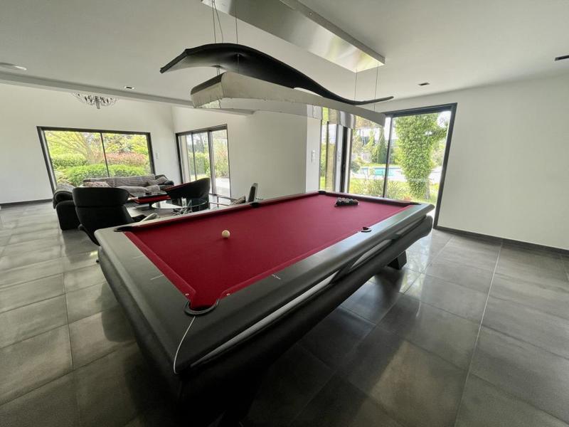 Maison traditionnelle - 370 m² - 7 pièces