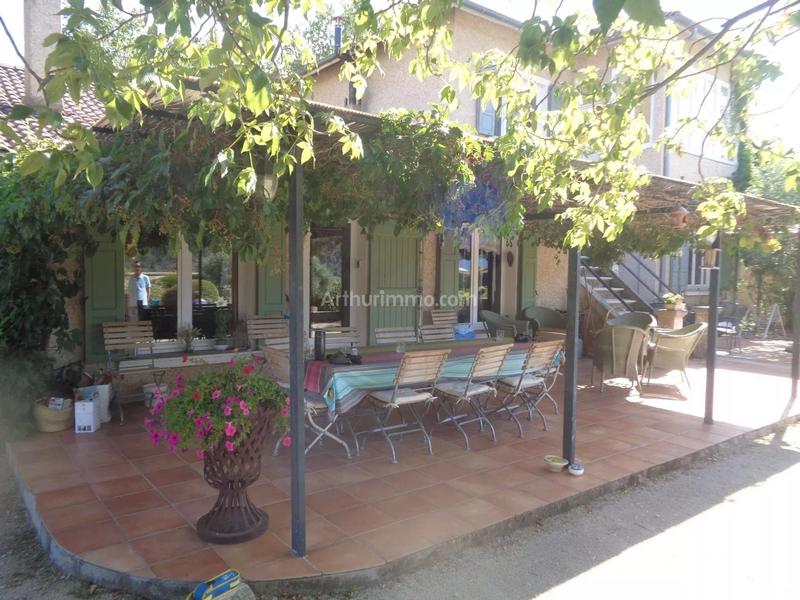 Maison - 240 m² - 10 pièces