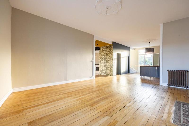 Maison - 200 m² - 7 pièces