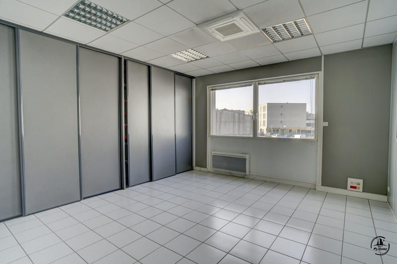 Bureau - 150 m² - 6 pièces