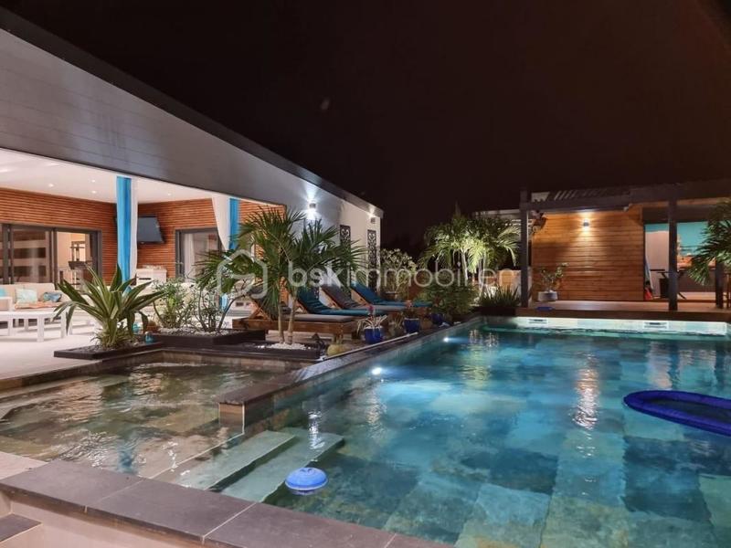 Propriété - 374 m² - 13 pièces