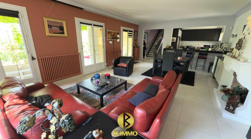 Maison - 210 m² - 7 pièces