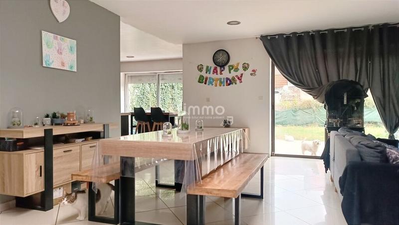 Maison - 250 m² - 12 pièces