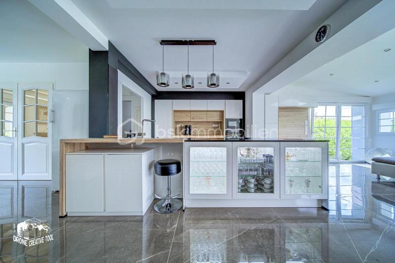 Maison - 161 m² - 7 pièces