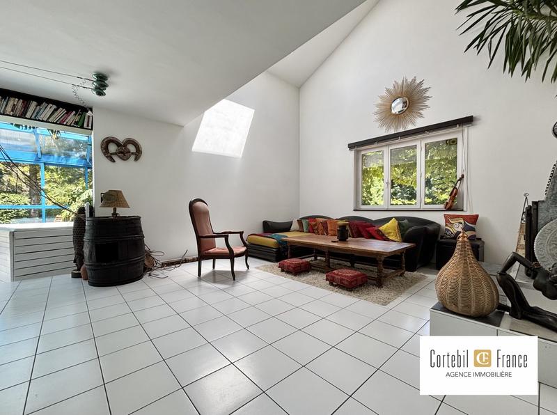 Villa - 251 m² - 8 pièces