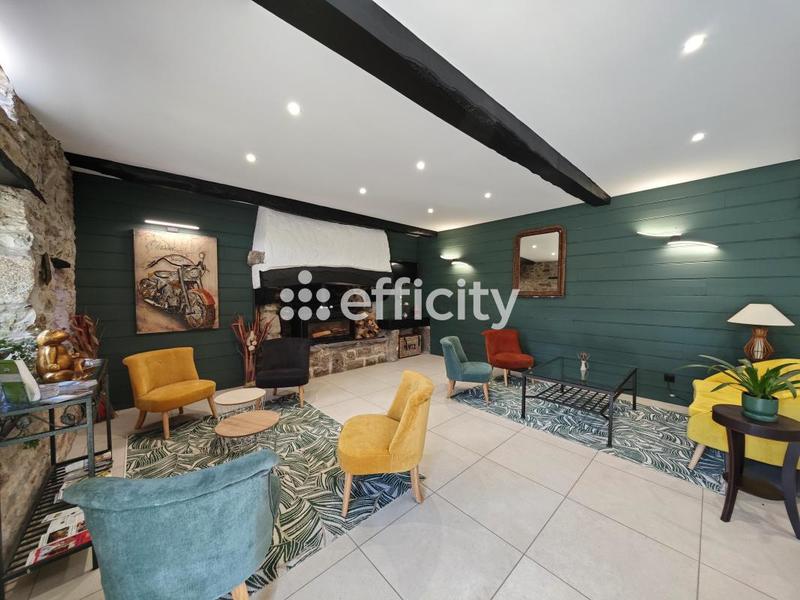 Propriété - 466 m² - 20 pièces