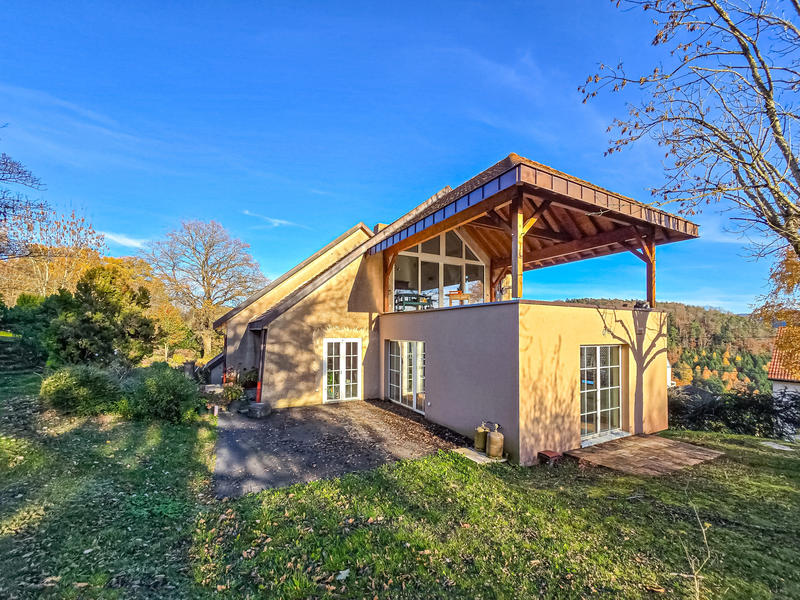 Maison - 305 m² - 6 pièces