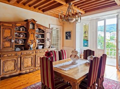 Maison - 226 m² - 9 pièces