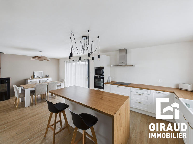 Maison - 93 m² - 4 pièces