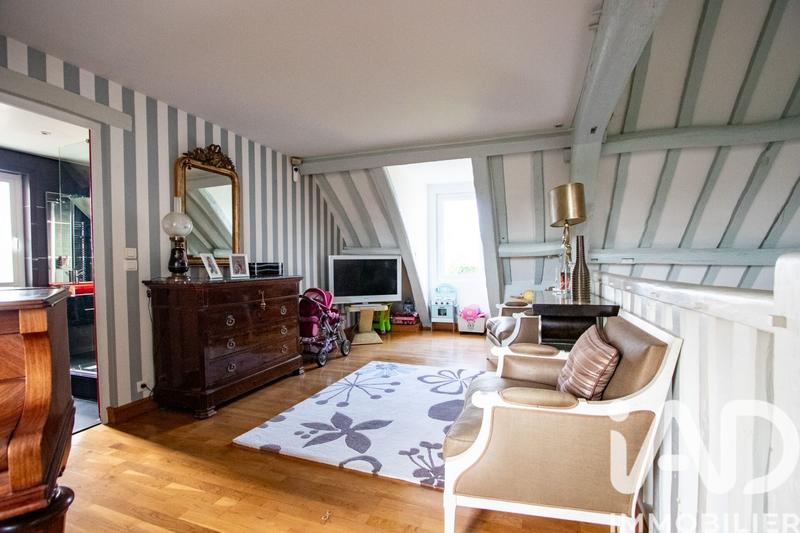 Maison - 220 m² - 9 pièces