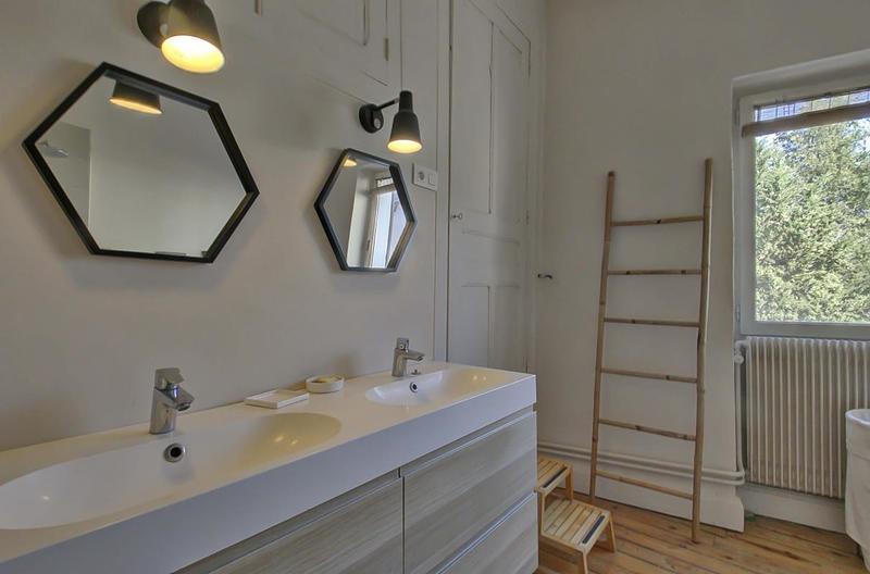 Maison - 239 m² - 7 pièces