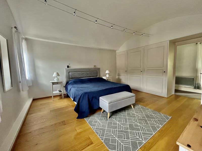 Appartement - 220 m² - 6 pièces