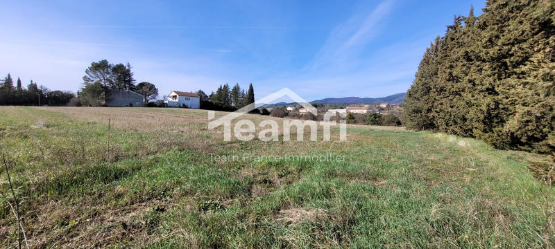 Terrain - 3 738 m²