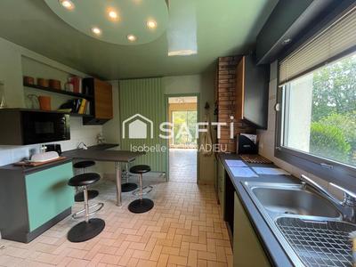 Maison - 298 m² - 10 pièces