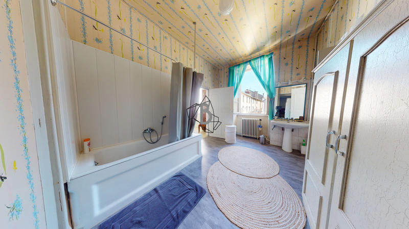 Maison - 300 m² - 6 pièces