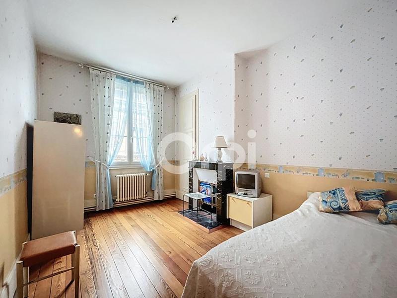 Maison - 327 m² - 6 pièces