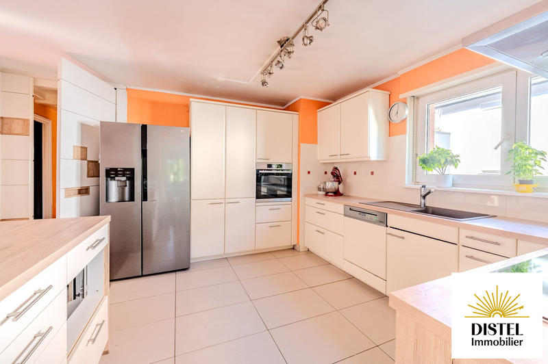 Maison - 241 m² - 8 pièces