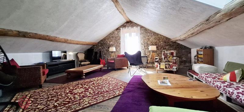 Maison - 252 m² - 11 pièces