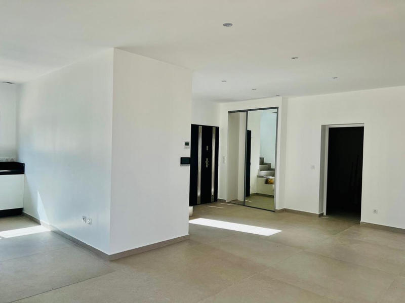 Maison - 170 m² - 7 pièces