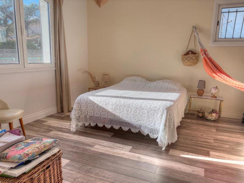 Maison - 220 m² - 8 pièces