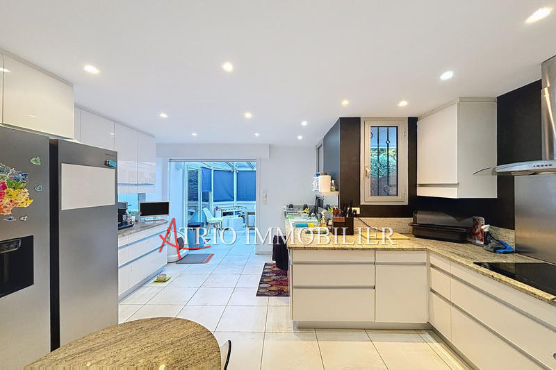 Villa - 276 m² - 5 pièces