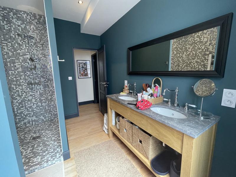 Maison de ville - 250 m² - 7 pièces