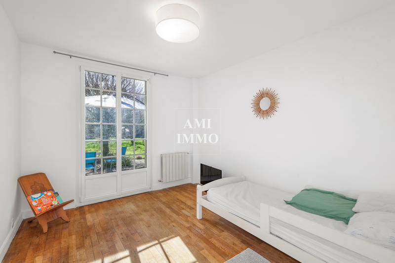 Propriété - 247 m² - 9 pièces