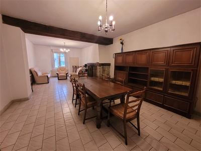 Maison - 223 m² - 8 pièces