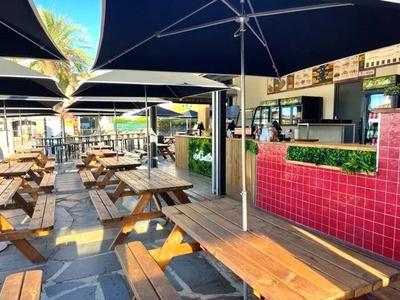 Magasins - 210 m² - 5 pièces