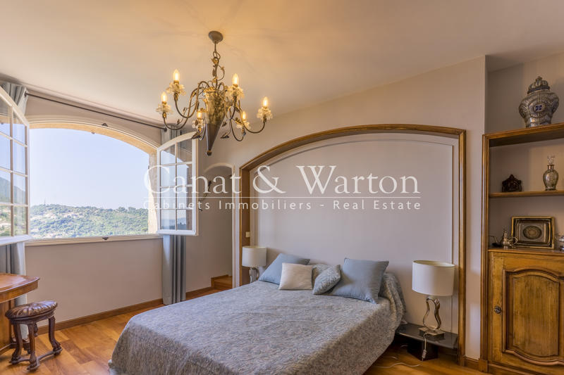 Villa - 240 m² - 7 pièces